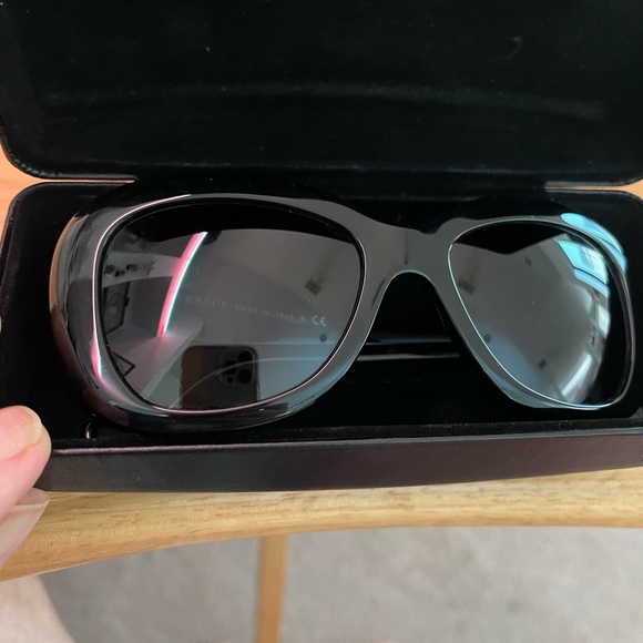 Men’s/Unisex VERSACE Oversize Sunglasses in Black Acetate - Picture 11 of 13